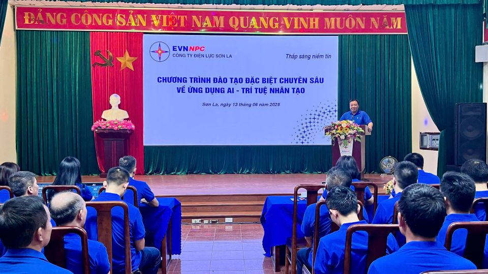Gần 300 CBCNV Công ty Điện lực Sơn La tham gia khóa đào tạo chuyên sâu về ứng dụng AI